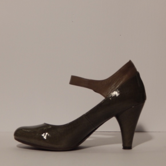 Kenneth Cole Reaction rounded heeled show in Women - Picture 2 of 5